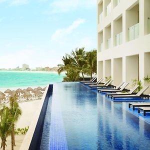Turquoize Sky Swim Up Ocean Front Master King